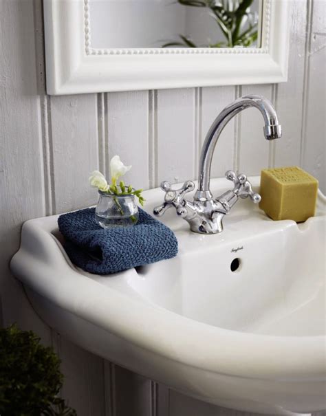 Simply classic bathroom tile idea. 25 Shabby-Chic Style Bathroom Design Ideas - Decoration Love