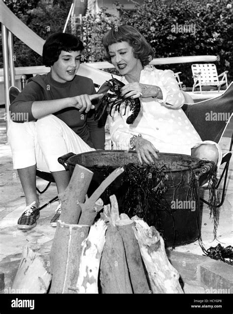 Margot Merrill Helps Mother Bette Davis Prepare A Lobster Meal In Their Bel Air Home 10 22 64