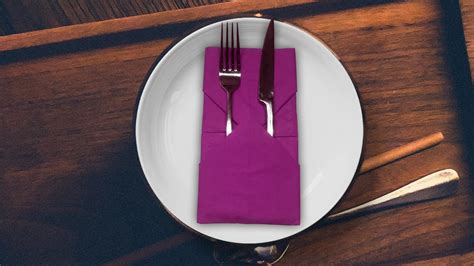 Laden sie gäste nach hause ein, um zusammen eine. Bestecktasche falten - Serviette falten - Einfache ...