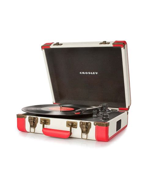 Designed to reflect the styling's of yesteryear, the crosley executive usb portable turntable easily takes your favorite vinyl and converts them to i should have listened to the reviews posted about skipping. Crosley Bluetooth Executive USB Turntable - Red
