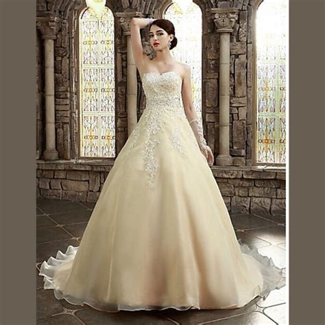 Indulge in a long white dress and feel beautiful and confident! Beige Lace Wedding Dress