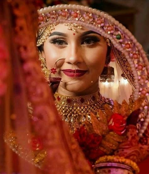 Indian Bride Poses Indian Wedding Bride Indian Bridal Photos Indian