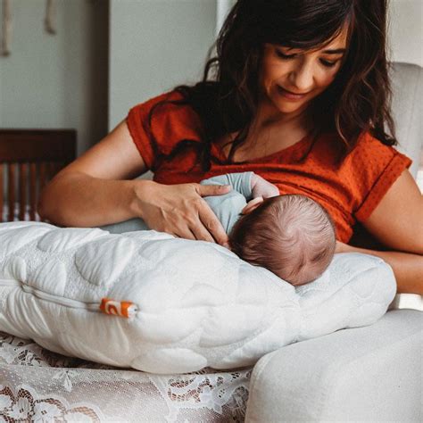 10 Breastfeeding Tips For The Struggling Mama