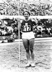 Czech javelin champion dana zatopkova, who won an olympic gold medal on the same day her husband did in 1952, died on friday, the czech olympic committee said. Dana Zátopková - Profil osobnosti