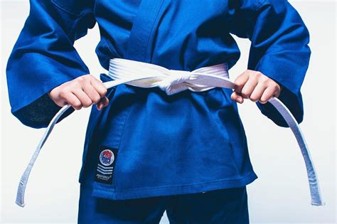 The Best Way To Tie Your Jiu Jitsu Belt Bjj Fanatics