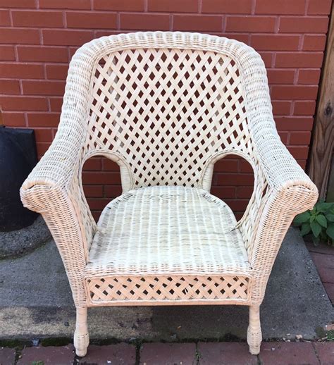 Selecting indoor wicker furniture sets: Large White Wicker Arm Chair Vintage Indoor Outdoor ...