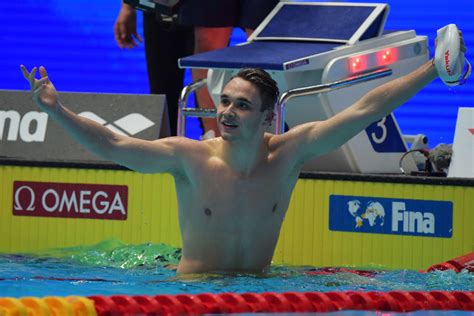 Jun 26, 2021 · milák kristóf a 100 és a 200 pillangó után a 200 gyorsot is megnyerte a római nemzetközi úszóversenyen. Milak Clocks 200 Free Lifetime Best After 100 Fly Victory