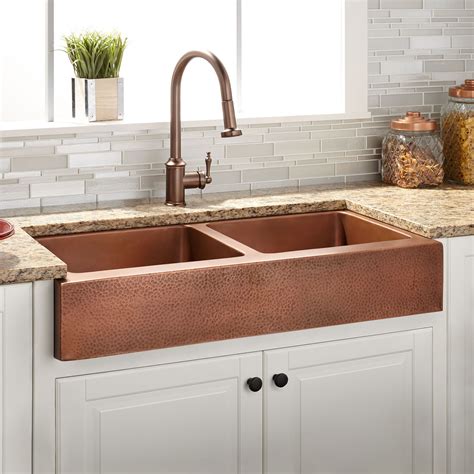 This copper undermount kitchen sink brilliantly complements this dark stone countertop. 36" Vernon Double Bowl Hammered Copper Retrofit Farmhouse ...