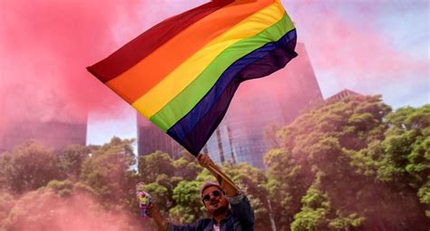 ¡mes pride conoce las banderas lgbtiq más populares su historia y significado