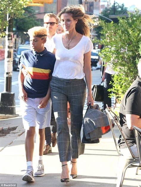 Heidi klum ist bereits vierfache mutter. Heidi Klum takes her kids for a walk in NYC | Daily Mail ...