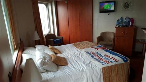 Stateroom 8212 features the following amenities: Balcony Cabin 7438 on Carnival Splendor, Category Q9