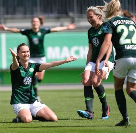 Seit fast zehn jahren spielt lena goeßling für den vfl wolfsburg, ist die abwehrchefin. Frauenfußball: Wolfsburg mit Kantersieg in der ...