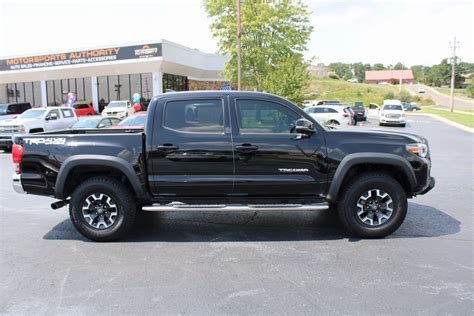 Pre Owned 2017 Toyota Tacoma Sr5 4wd 4d Double Cab