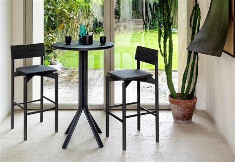 Stool with comfortable padded seat | IDFdesign