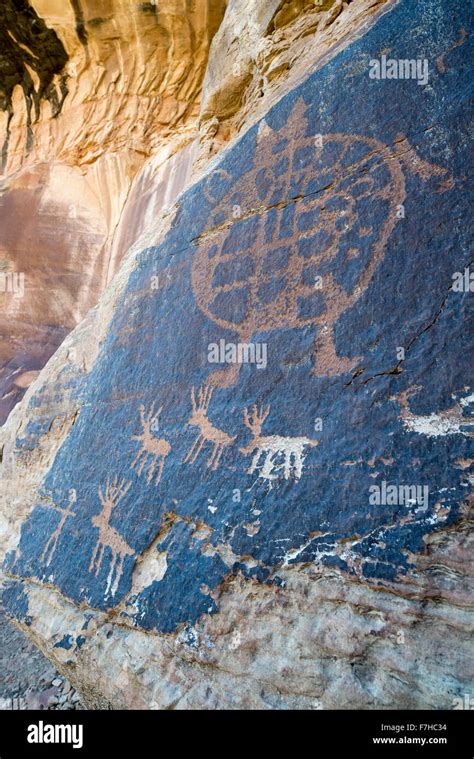 Ancient Pueblo Petroglyphs In Southern Utah Stock Photo Alamy
