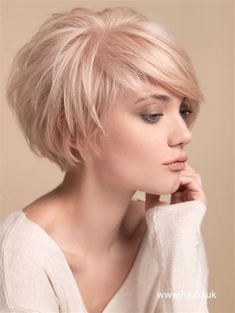 Read on to learn more about how to rock your fine short hair for the instant confidence boost. 40 Best Short Hairstyles for Fine Hair 2020