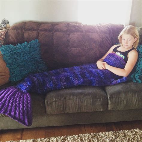 Bulky & Quick Mermaid Blanket | Mermaid blanket pattern, Mermaid blanket, Crochet mermaid tail