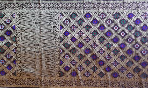 We would like to show you a description here but the site won't allow us. Kain tenunan Brunei Sipugut corak bunga sukma Indera sapar ...