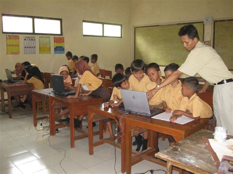 Desa Gamong Belajar Komputer Sejak Usia Dini