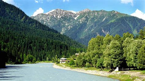 Plan to visit jhelum river, india. Srinagar: Romance Personified ~ The Travelers World