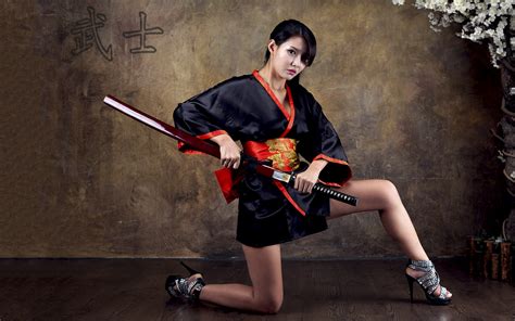 Девушка в кимоно с катаной 85 фото