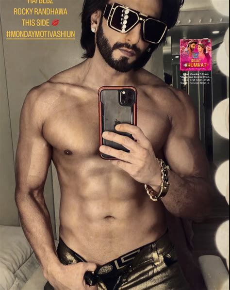 Ranveer Singh Flaunts Chiseled Abs In New Shirtless Pic Check Out Lokmattimes Com