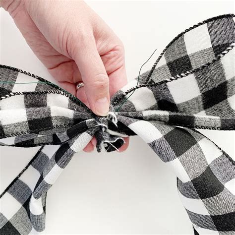 How To Make A Bow For A Wreath Easy How To Make Bows Homemade