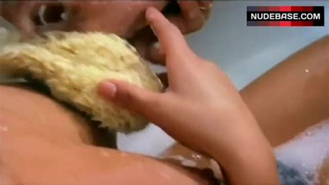 Pamela Prati Nude In Bath La Moglie In Bianco L Amante Al Pepe