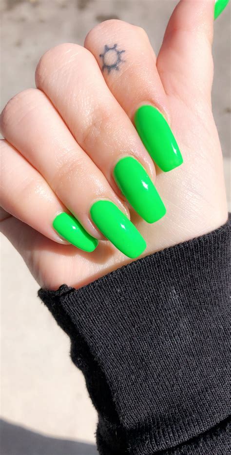 lime green acrylic nails | Green acrylic nails, Acrylic nails coffin short, Bright acrylic nails