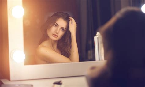The Best Lighting For Applying Makeup The Beauty Bridge Connoisseur