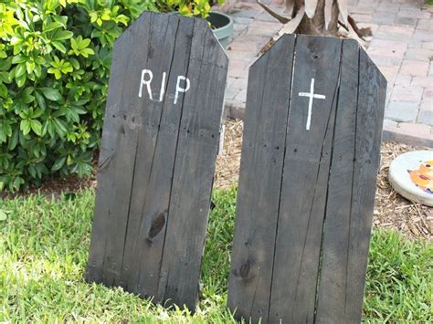 31 Awesome Halloween Backyard Party Decorations Ideas Halloween