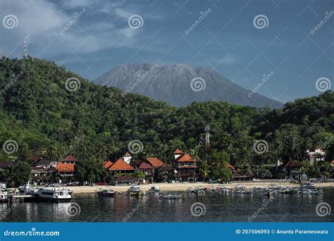 Gunung Agung Bali Agung Mountain in Bali Foto de archivo editorial