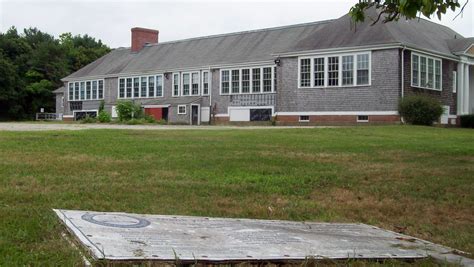 Bourne will seek developer to turn Hoxie School into housing