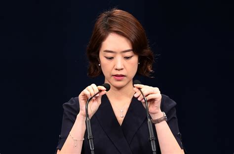 고민정 의원은 지난해 총선(서울 광진구)에서 오세훈 후보와 맞붙어 이긴 장본인이기도 하다. "이잉~ 험지는 싫은데…" 고민정, 총선 지역구 '눈치작전' | Save ...