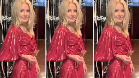 Kelly Ripa Just Wore The Most Perfect Holiday Dress Hello