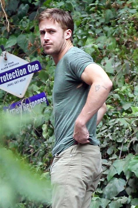 Ryan Gosling Looking Ultra Cool Oh Yes I Am