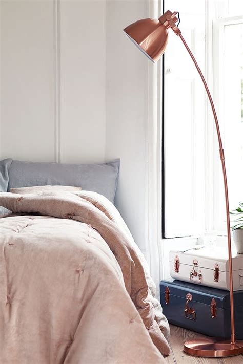 10 Harmonious Bedroom Ideas With Floor Lamps That Youll Want To See