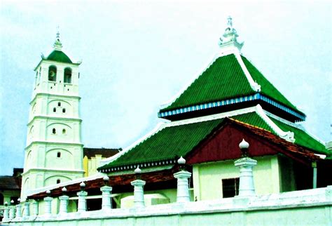 2shared gives you an excellent opportunity to store your files here and share them with others. DI UJUNG ISLAM: Senibina Masjid di Negeri Melaka