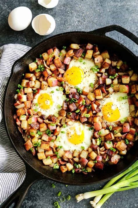 Skillet Fried Potato Hash With Bacon And Eggs Easy Breakfast Idea