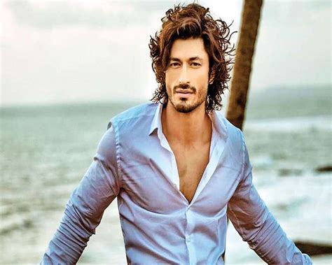 Vidyut is a part of the hindi film industry and is also the practitioner of the oldest form of martial arts, kalaripayattu. Vidyut Jammwal wants Sushant's 'Dil Bechara' to be highest ...