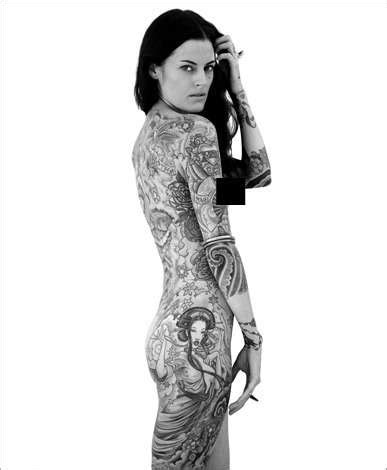 She's been in tattoo business for more than a decade both in the east and west coasts. www.reneeruin.com: Who's that girl? | Julie Becker