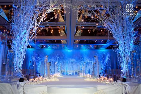Continue the winter wonderland theme throughout every aspect of the event, yes even the food! Winter Wonderland Theme | Wedding themes winter, Blue ...