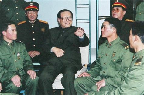 Jiang zemin (*1926) is the former general secretary of the communist party of china and the president of the people's republic of china. 江泽民退休后的生活震撼曝光 -中国警察网