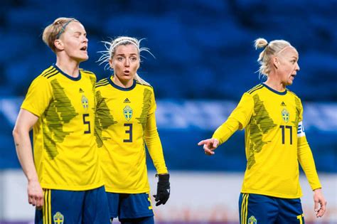 Blågult tog under torsdagen emot norge inför 500 åskådare och det var gästarna som inledde piggast. OS 2021: Sveriges grupp i fotbollen - möter USA i ...