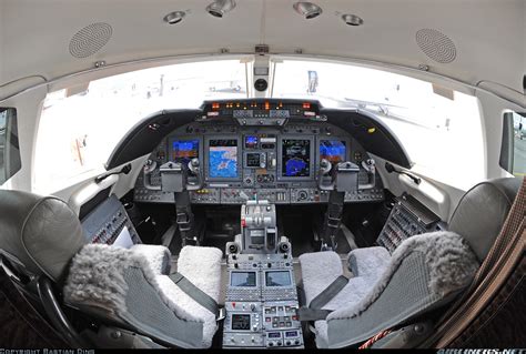 On board 60xr installed the most modern system of the passenger. Learjet 60XR - Bombardier Learjet | Aviation Photo ...