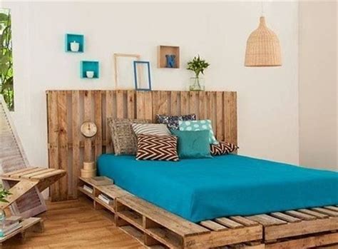 Salah satu furniture yang mungkin belum banyak di pasaran adalah tempat tidur dari kayu palet. LINGKAR WARNA: Interior kamar tidur minimalis dengan palet ...