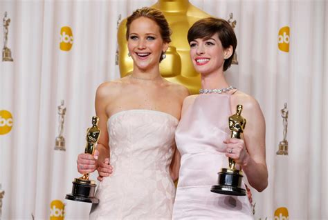 Jennifer Lawrence Vs Anne Hathaway ใครสวยกว่ากัน Pantip