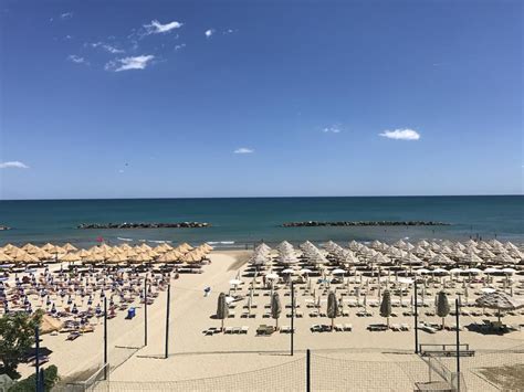 Les trois principaux ports des abruzzes sont pescara (avec un bac pour split, en croatie), ortona (avec un bac pour les îles tremiti, dans les pouilles) et vasto (navires marchands). Ortona - Trovaspiagge