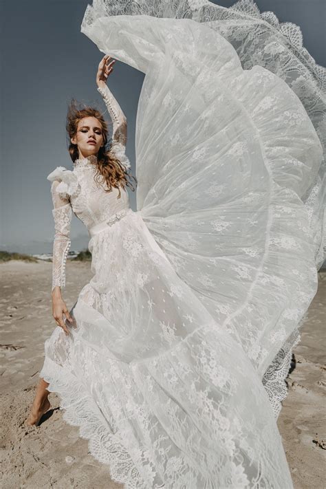 Finde dein brautkleider bei pronovias. Romantisch verspielte Brautkleider von Katya Katya London ...