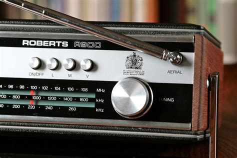 ROBERTS R900 TRANSISTOR RADIO - Radio Retro